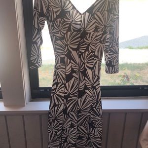 Nice dress for fall long sleeve v cut